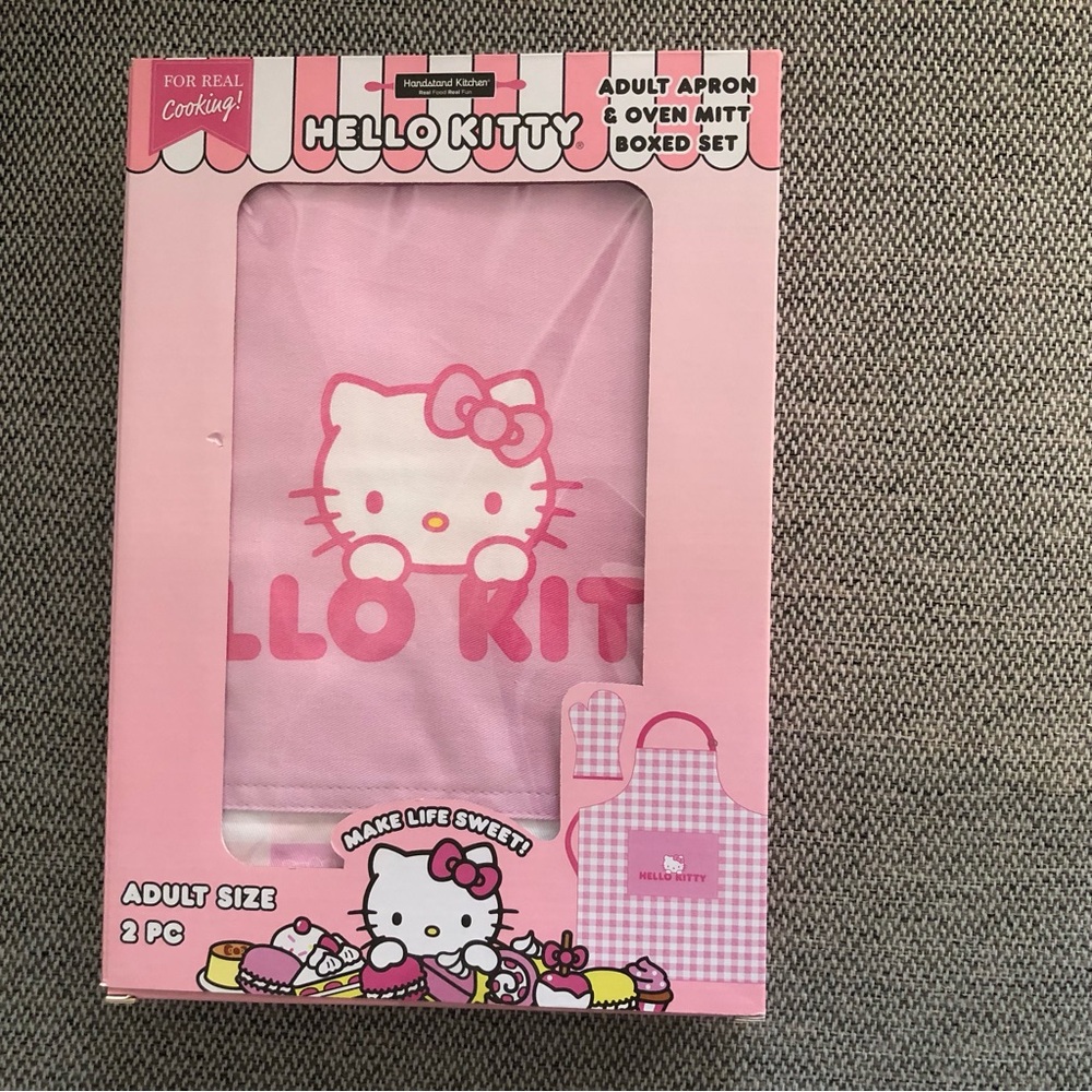 Hello Kitty Adult Apron and Oven Mitt Boxed Set, BNWT